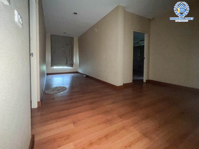 *****บ้านเดี่ยวมือสอง โซนนนทบุรี ม.คาซ่าแกรนด์ ชัยพฤกษ์-แจ้งวัฒนะ เนื้อที่กว้างขวางกว่า 77.40 ตร.ว. ฟังก์ชันครบครัน 3 ห้องนอน 2 ห้องน้ำ 2 ที่จอดรถ บ้านคุณภาพจากแบรนด์ Q.House พร้อมพื้นที่ใช้สอยมากกว่า 245 ตร.ม. ตอบโจทย์ทุกการเดินทางให้ง่ายดายยิ่งขึ้น บนทำเลใกล้รถไฟฟ้าสายอนาคตสายสีชมพู และจุดขึ้นทางด่วน "แจ้งวัฒนะ" จองด่วน!